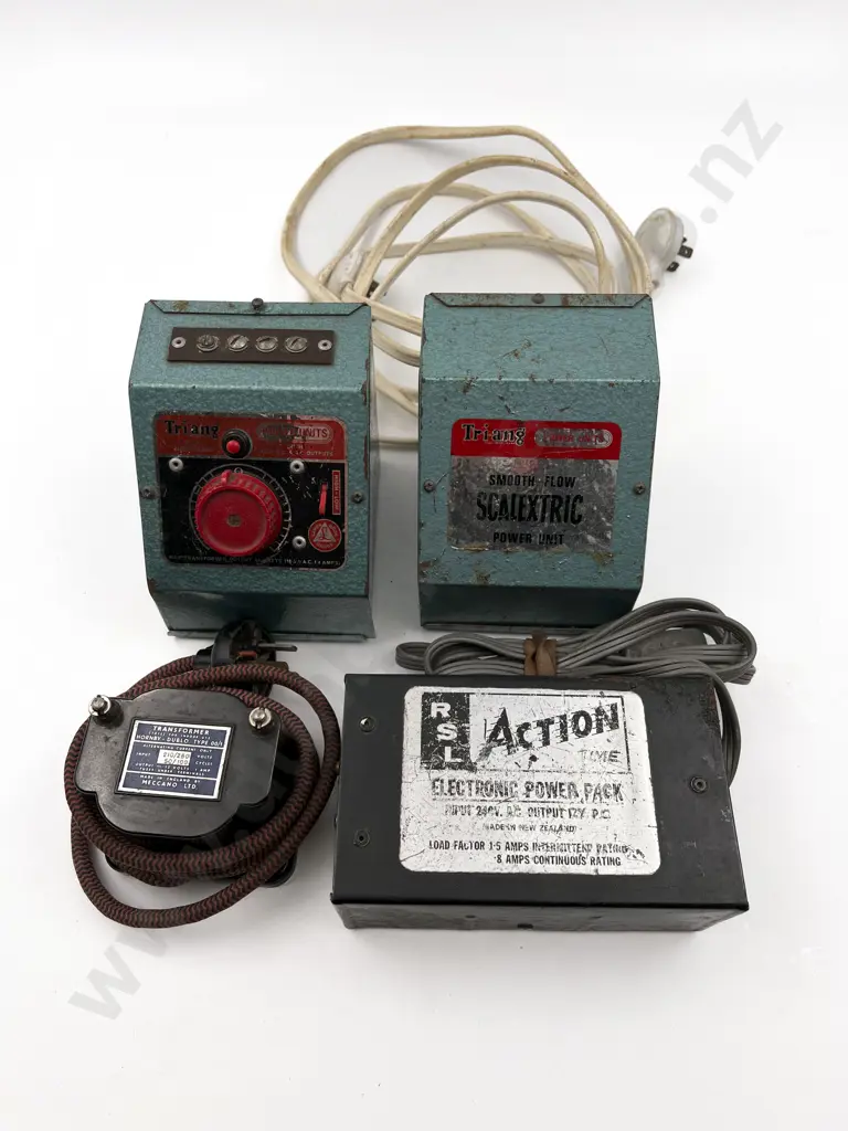 Unboxed Dublo Type 00/1 Transformer with Two Triang Power Units & other Image 1++