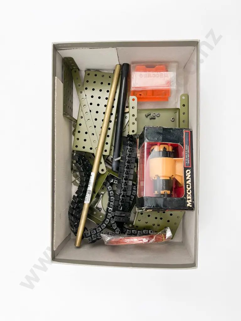 Boxed Meccano Army Multikit and assorted Image 1++