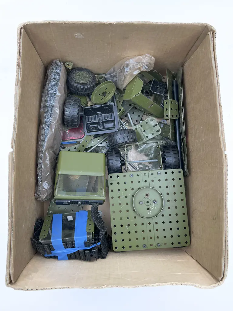 Qty Assorted Meccano Army Multikit Construction Set Parts and Booklets Image 1++