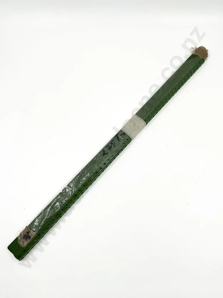 Meccano Green 22 Angle Girder Strips 62cms Image 1++