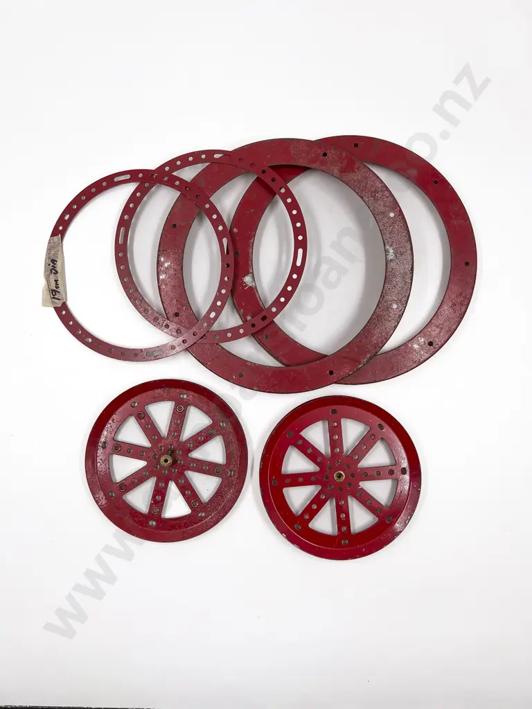 Meccano Pair Flange Rings 25cm with Pulleys Strips and Plates in red Image 1++