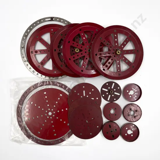 Meccano Assorted with Four 15.5cm Pulleys in red