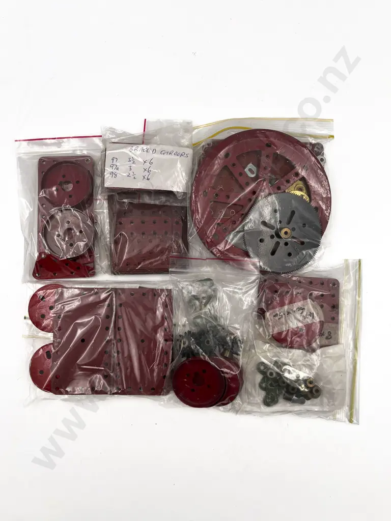 Meccano Assorted with Pulleys Plates and Gears in red Image 1++