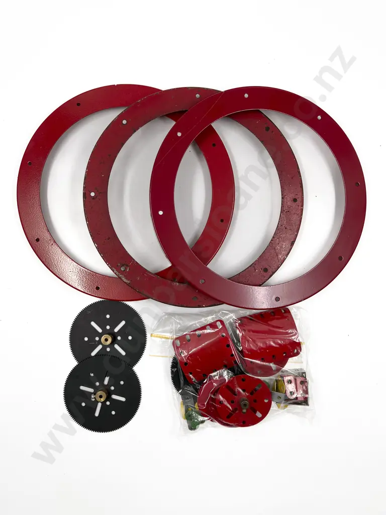 Meccano Three Flange Rings 25cm with Gears and Assorted in red Image 1++