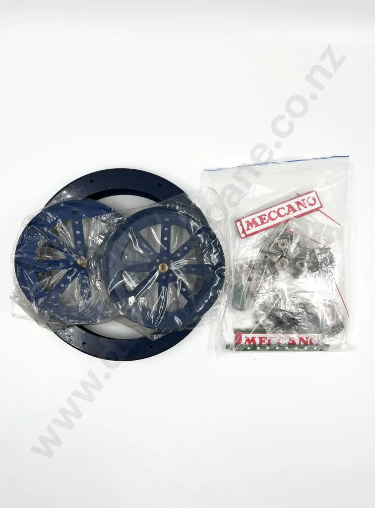 Meccano Two Flange Rings 25cm with Two Pulleys in blue Image 1++