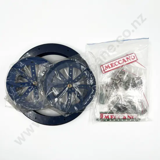 Meccano Two Flange Rings 25cm with Two Pulleys in blue