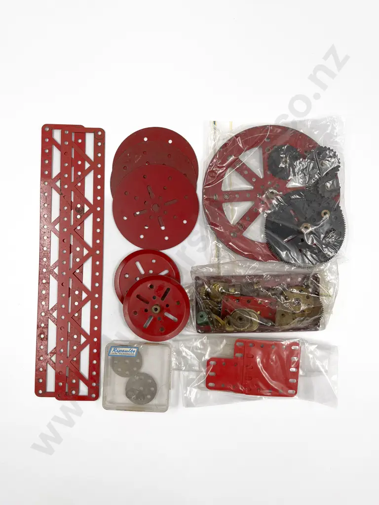 Meccano Qty Assorted Plates and Gears in Red with shovel Image 1++