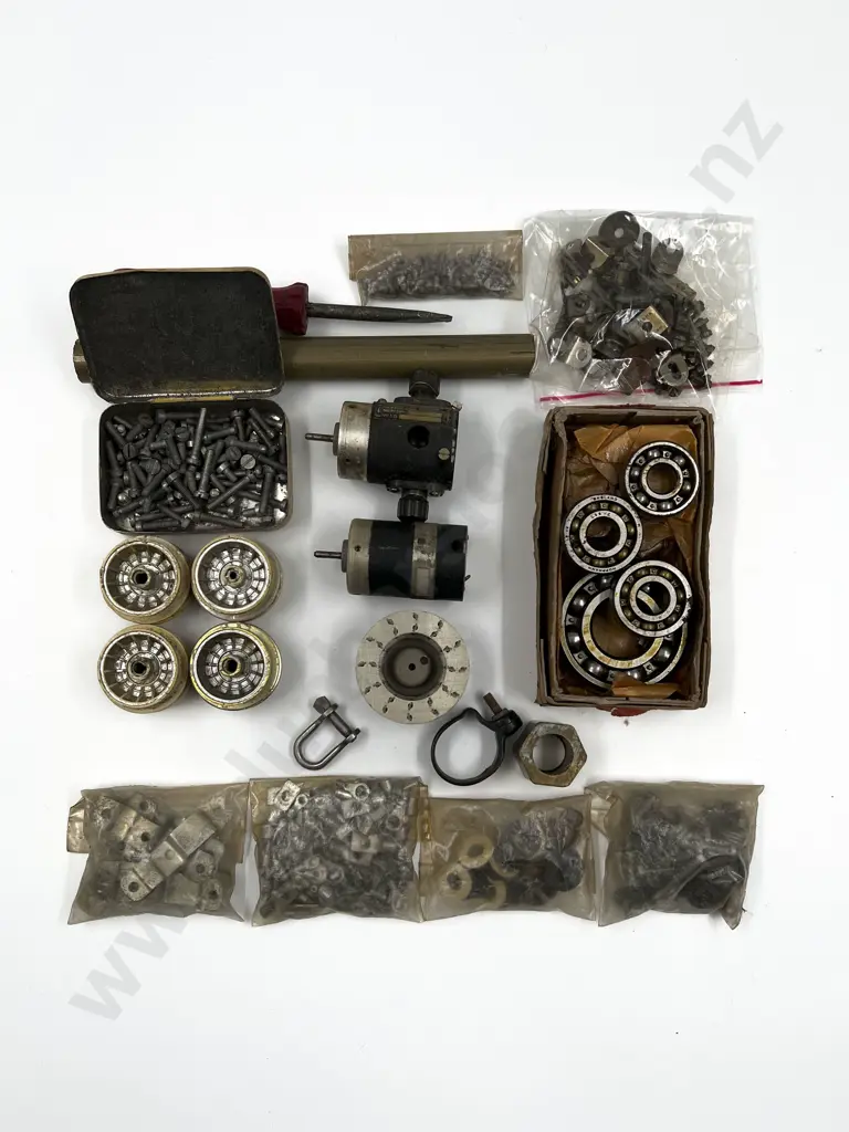 Meccano Qty Assorted Brass Rod and Brass Gears Image 1++