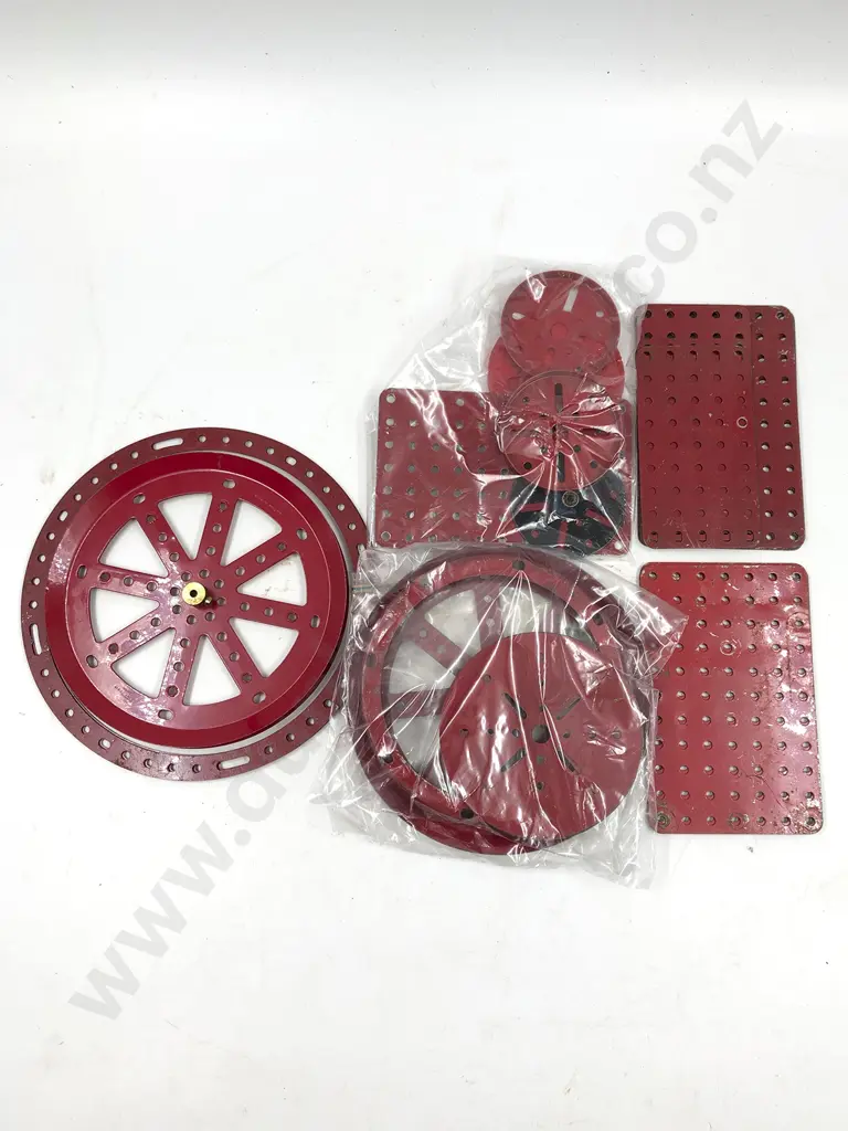 Qty Meccano Assorted Mainly Red Parts Image 1++