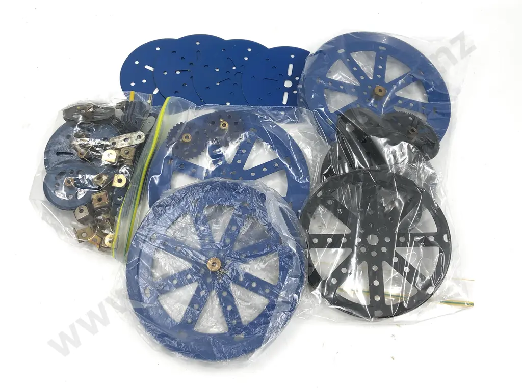 Qty Meccano Assorted Mainly Blue Parts Image 1++