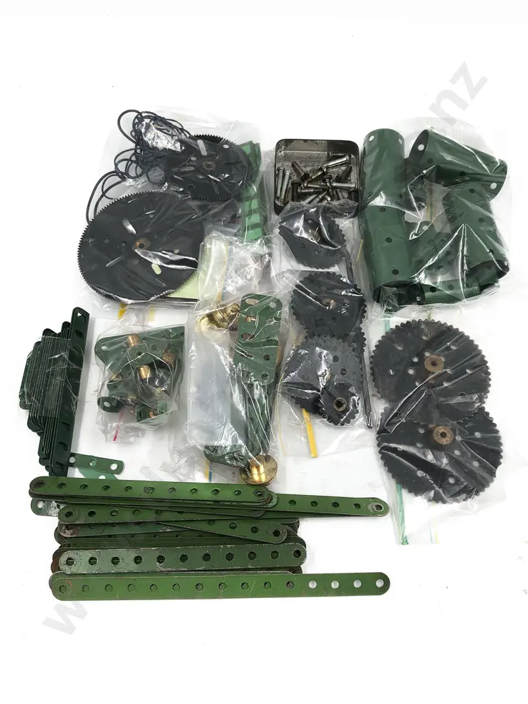 Qty Meccano Assorted Mainly Green Parts Image 1++
