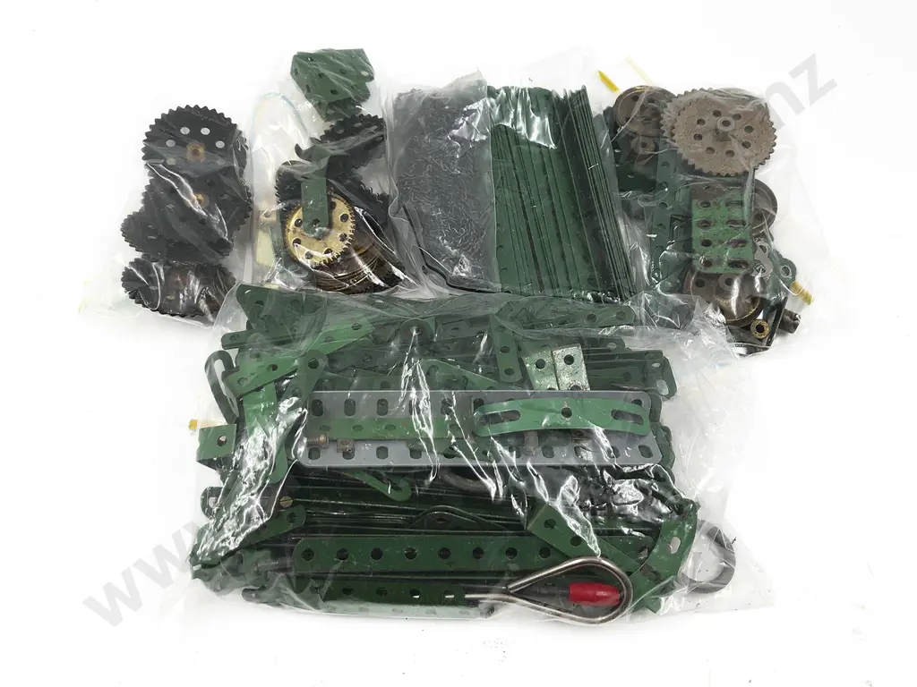 Qty Meccano Assorted Mainly Green Parts Image 1++
