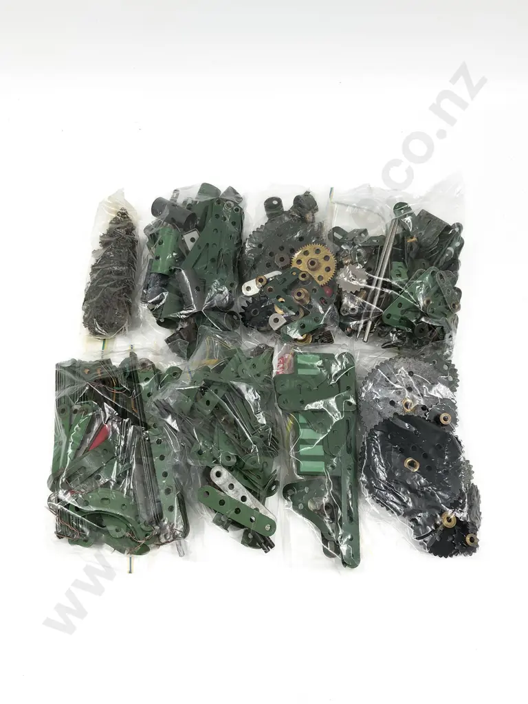Qty Meccano Assorted Mainly Green Parts Image 1++