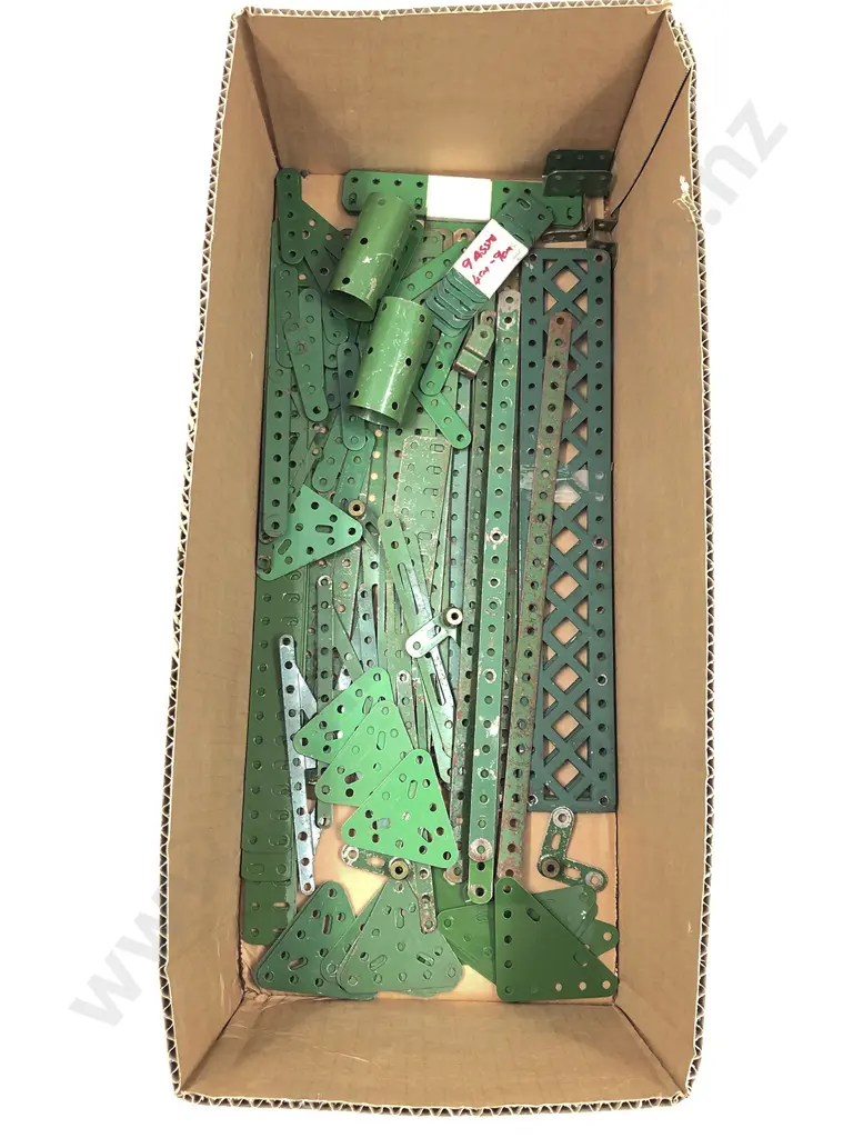 Qty Meccano Assorted Mainly Green Parts Image 1++