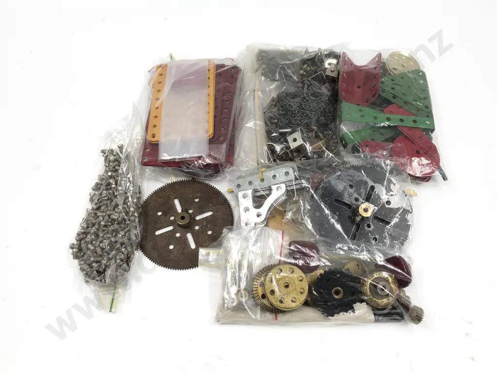 Qty Meccano Assorted Mixed Parts Image 1++