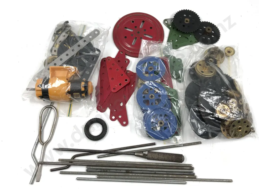 Qty Meccano Assorted Mixed Parts Image 1++