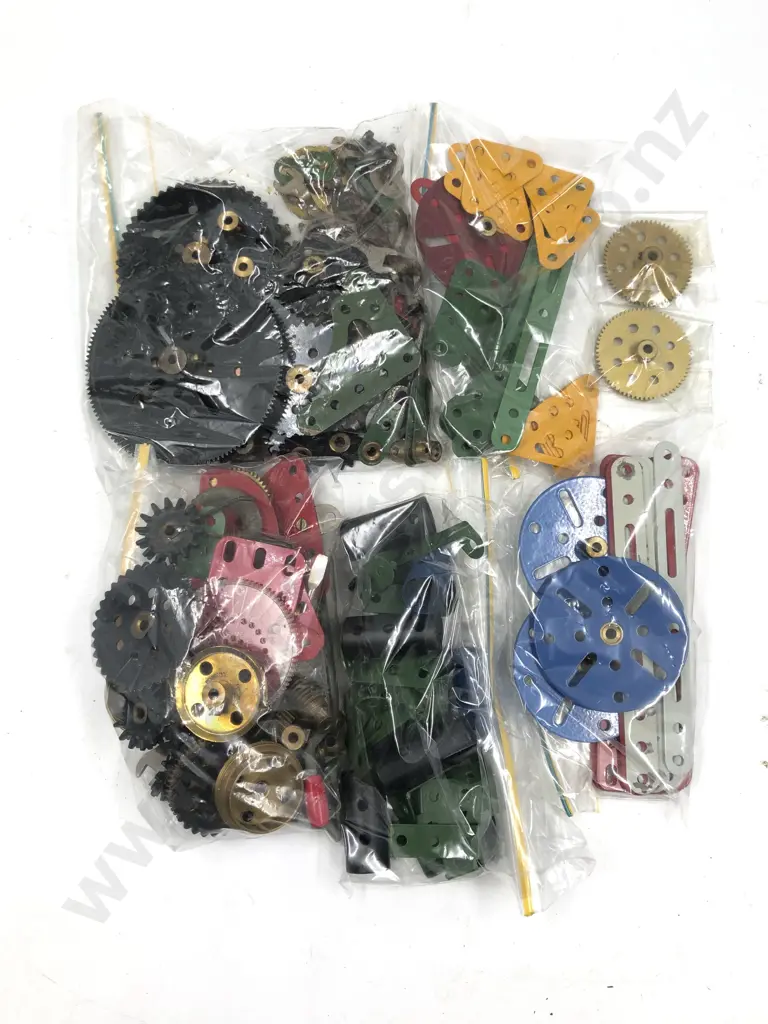 Qty Meccano Assorted Mixed Parts Image 1++