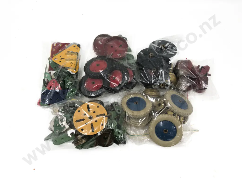 Qty Meccano Assorted Mixed Parts Image 1++