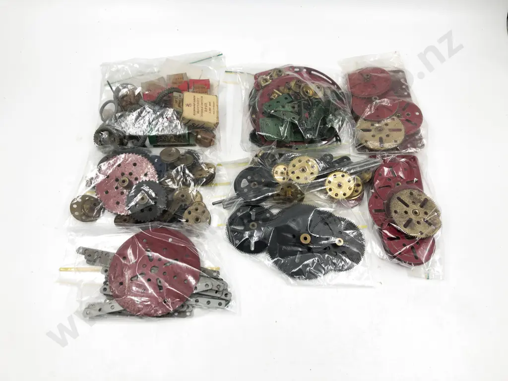Qty Meccano Assorted Mixed Parts Image 1++