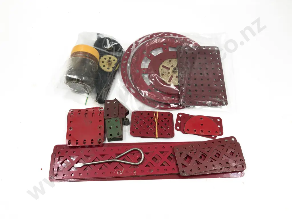 Qty Meccano Assorted Mixed Parts Image 1++