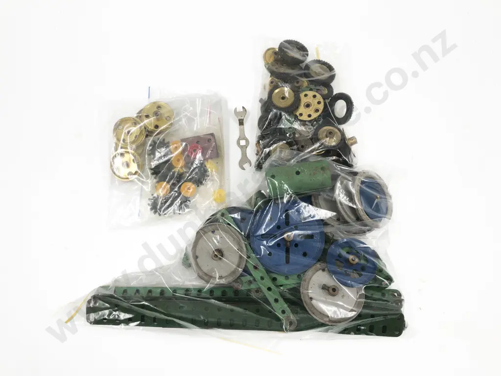 Qty Meccano Assorted Mainly Red and Green Plates Image 1++