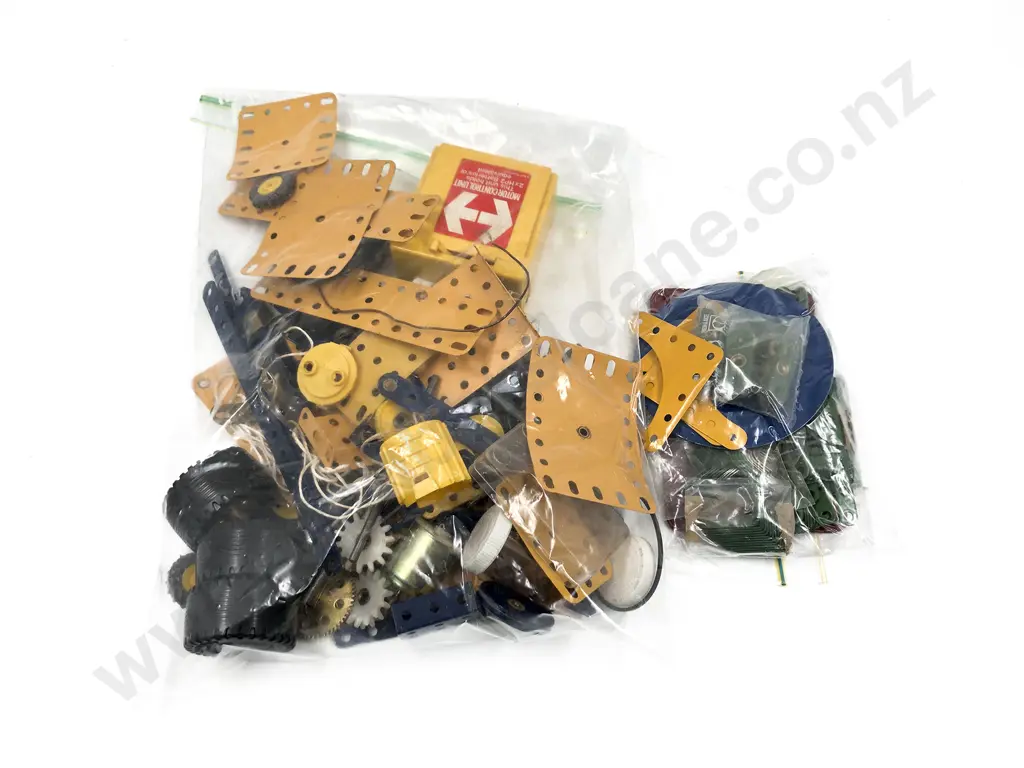 Qty Meccano Assorted Mainly Yellow Plates Image 1++