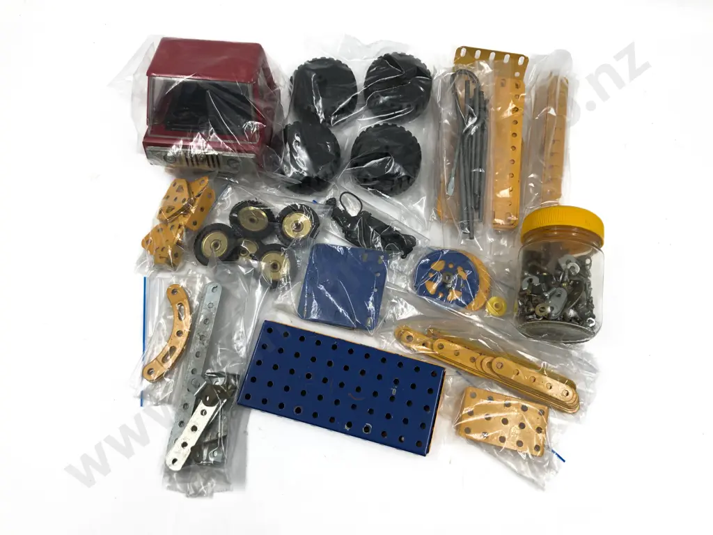 Meccano Highway Multikit Model Parts and Booklet Image 1++