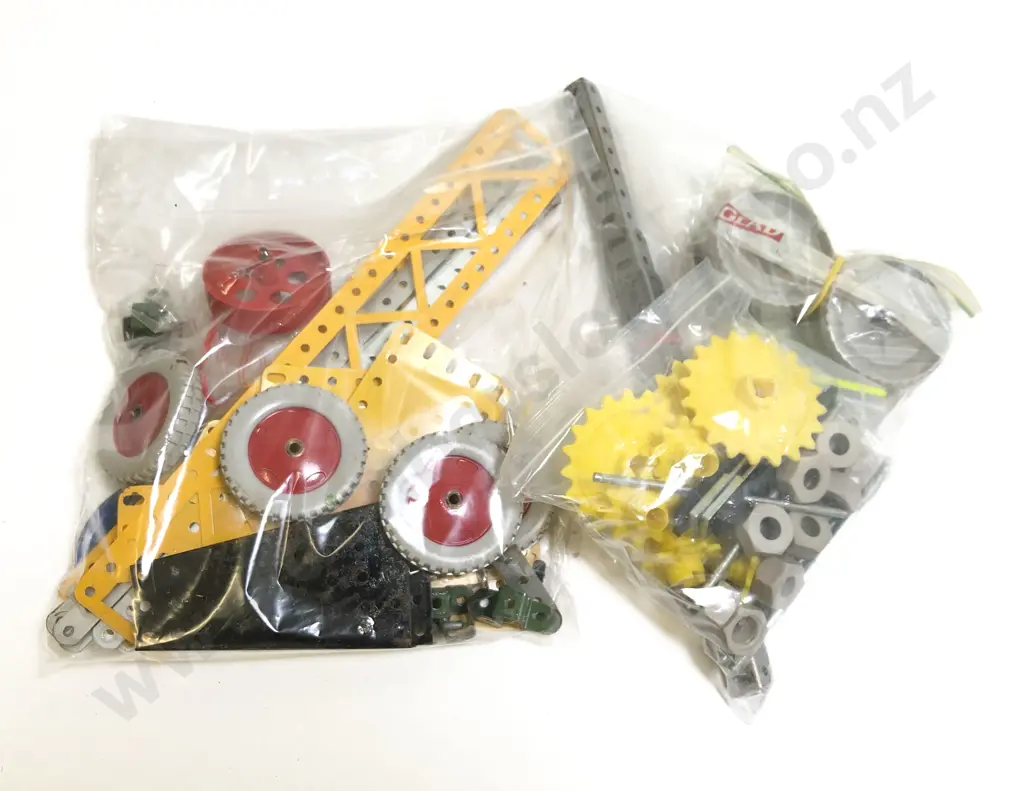 Meccano Caterpillar Track Pack Parts and Assorted Image 1++