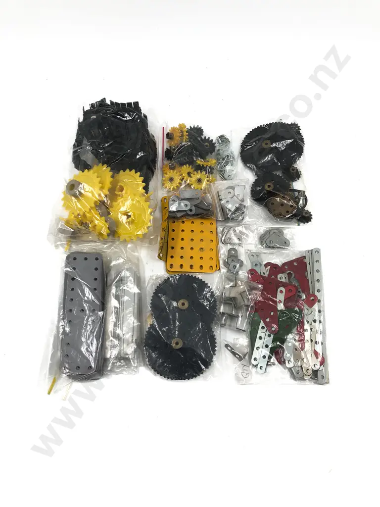 Meccano Caterpillar Track Pack Parts and Assorted Image 1++