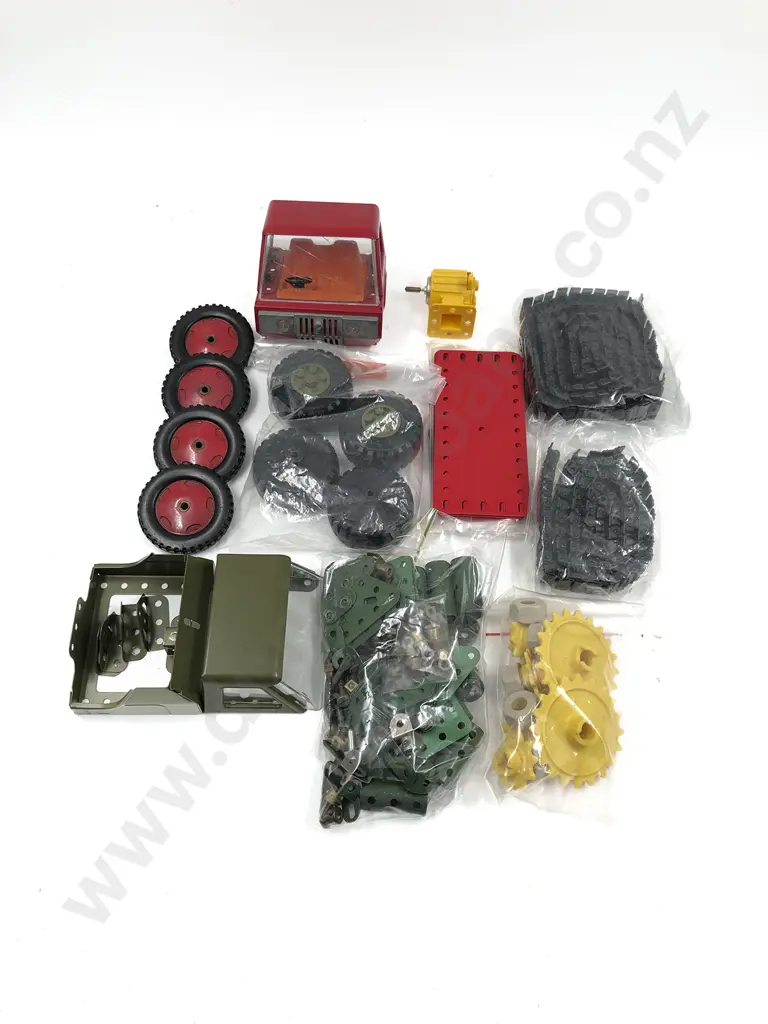Meccano Caterpillar Track Pack Parts and Assorted Image 1++