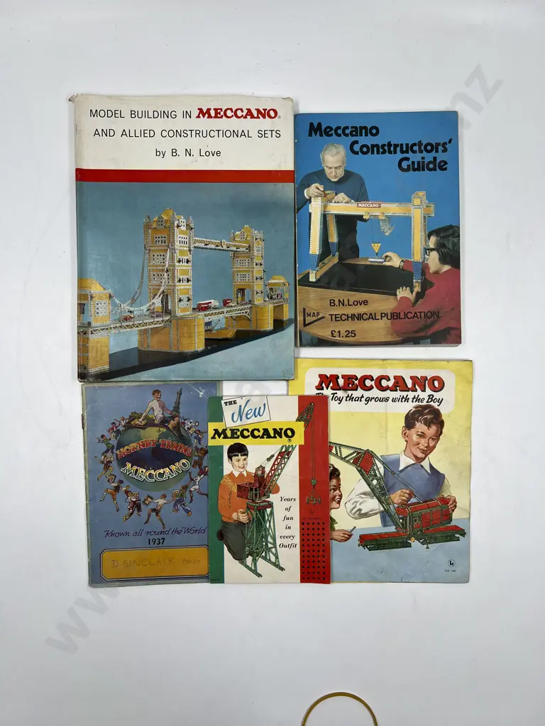 Two Meccano Contructors Guide Books Image 1++