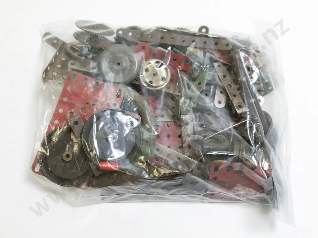 Qty Vintage Meccano Approx 4.5kgs Image 1++