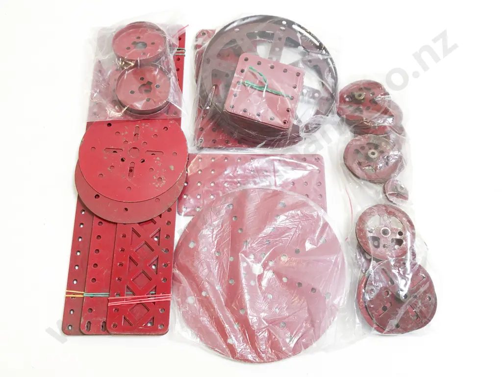 Qty Vintage Meccano Approx 4.5kgs Image 1++