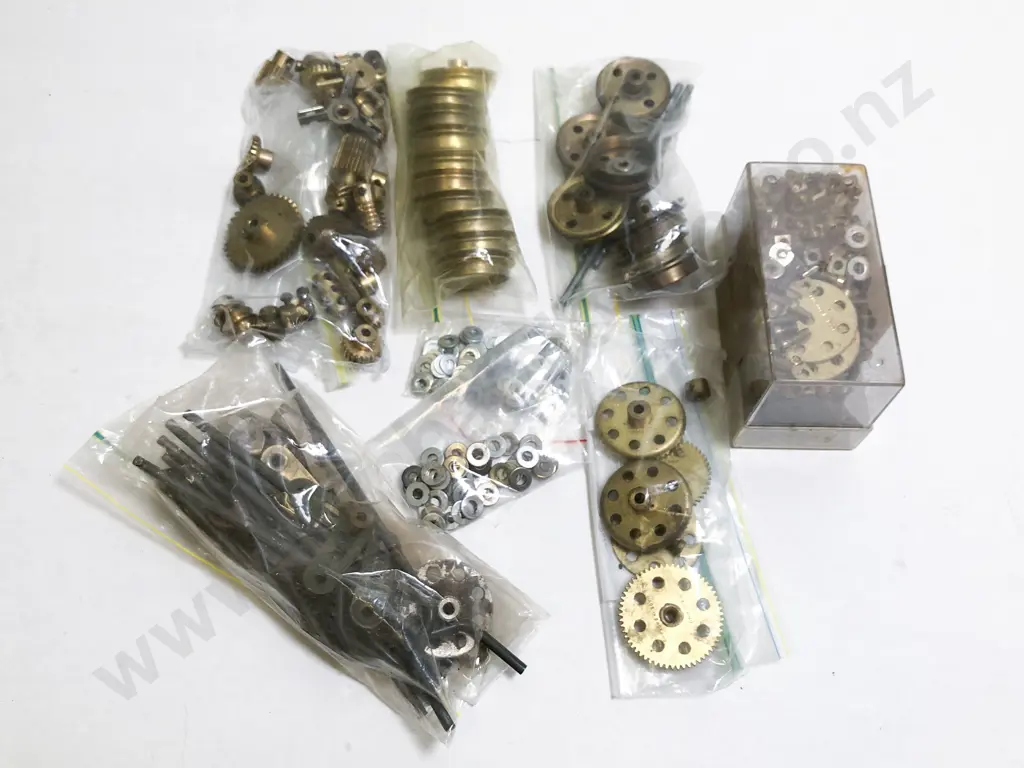 Qty Vintage Meccano Approx 4.5kgs Image 1++