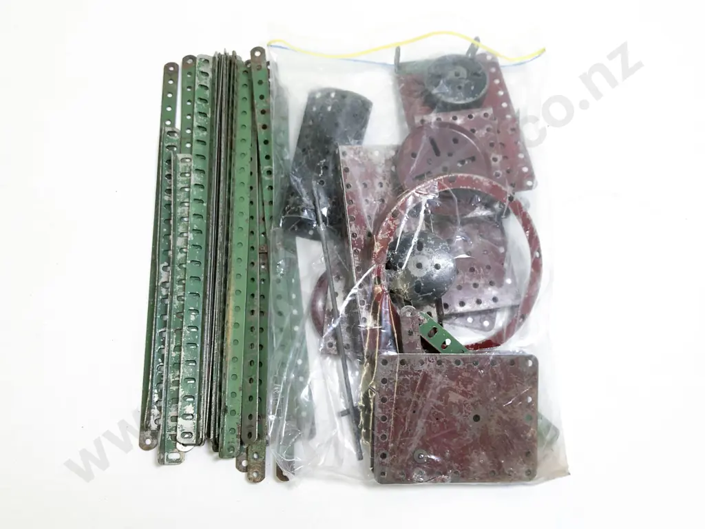 Qty Vintage Meccano Approx 5kgs Image 1++