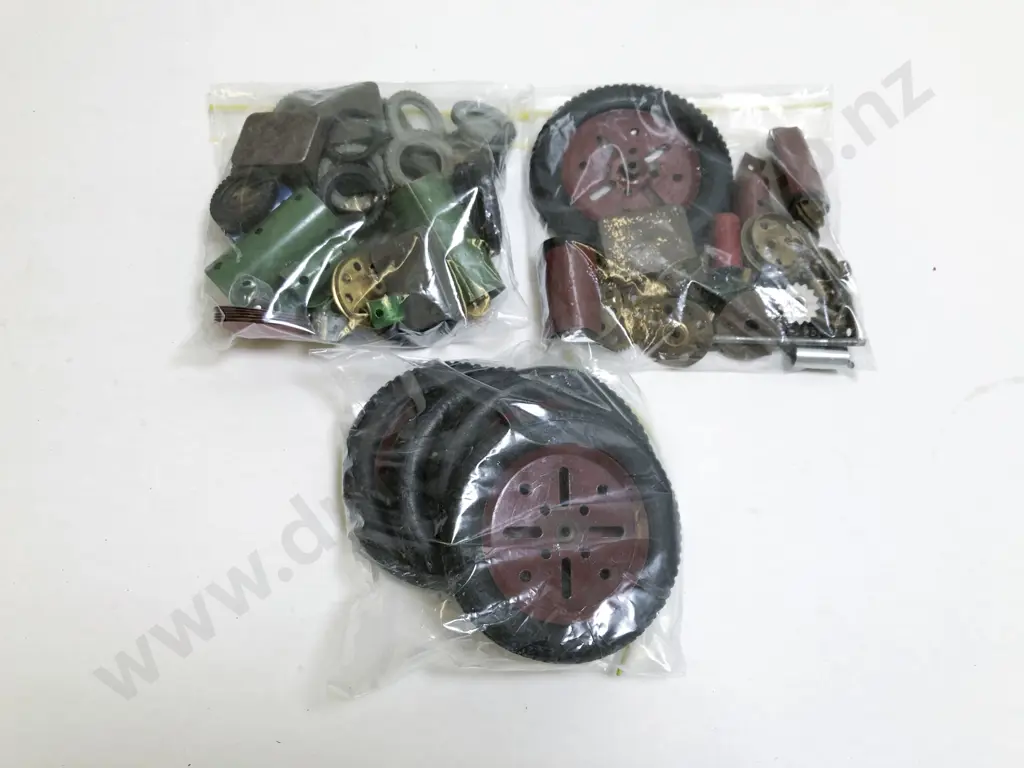 Qty Vintage Meccano Approx 3.5kgs Image 1++