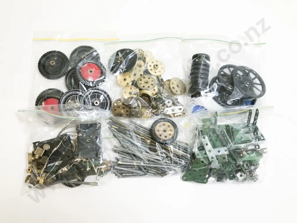 Qty Vintage Meccano Approx 5kgs Image 1++