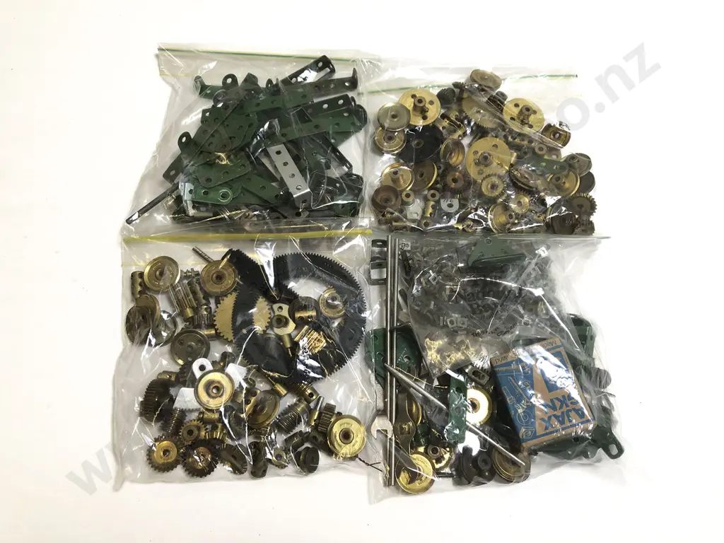 Qty Vintage Meccano Approx 5.5kgs Image 1++