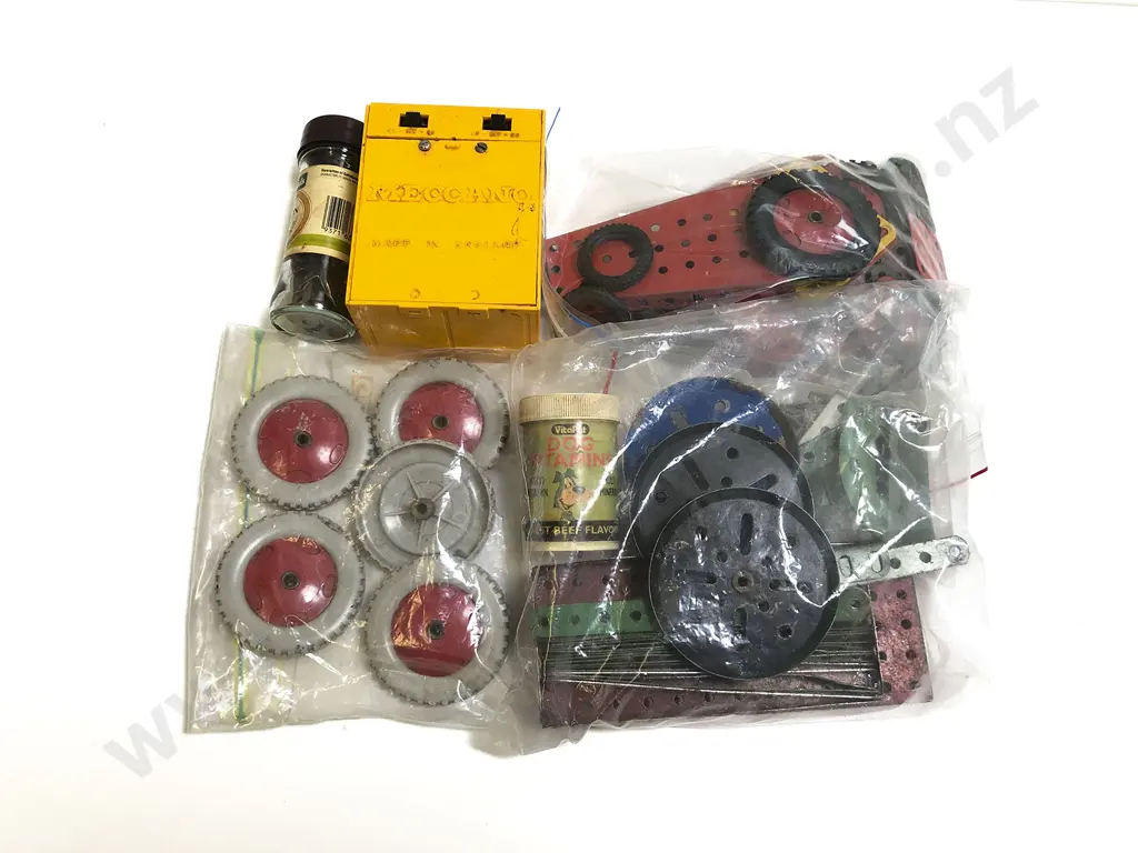 Qty Vintage Meccano Approx 4.5kgs Image 1++