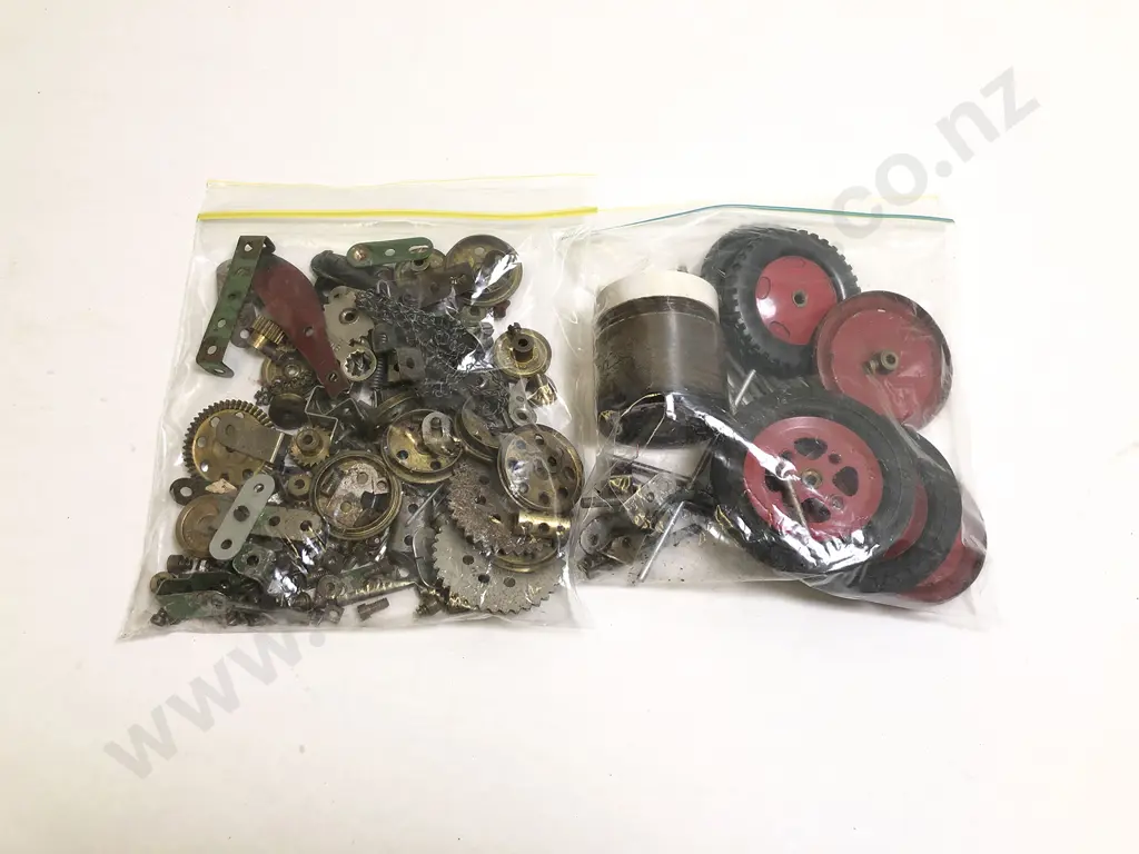 Qty Vintage Meccano Approx 6.5kgs Image 1++
