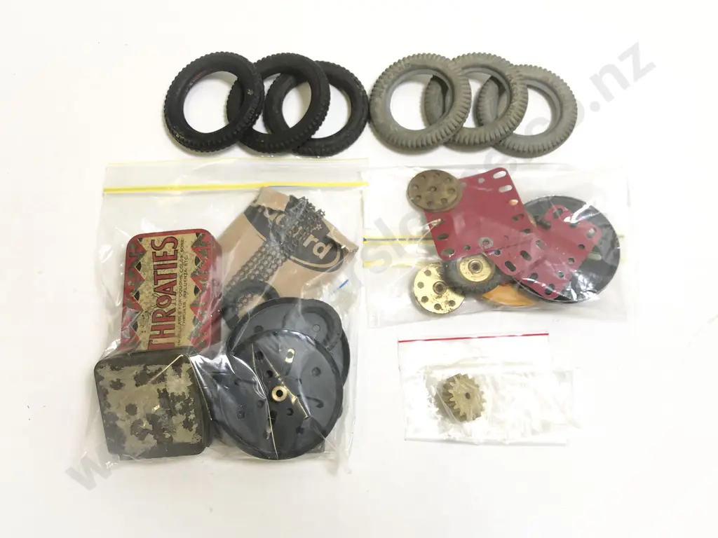 Qty Vintage Meccano Approx 5kgs Image 1++