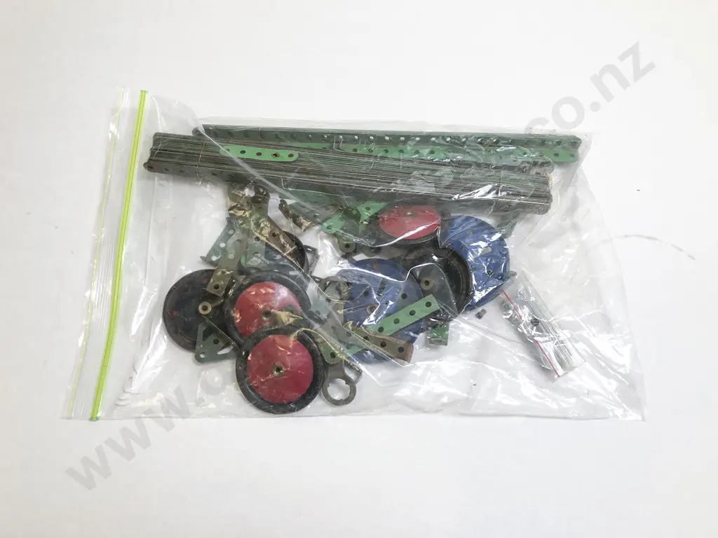 Qty Vintage Meccano Approx 5.5kgs Image 1++