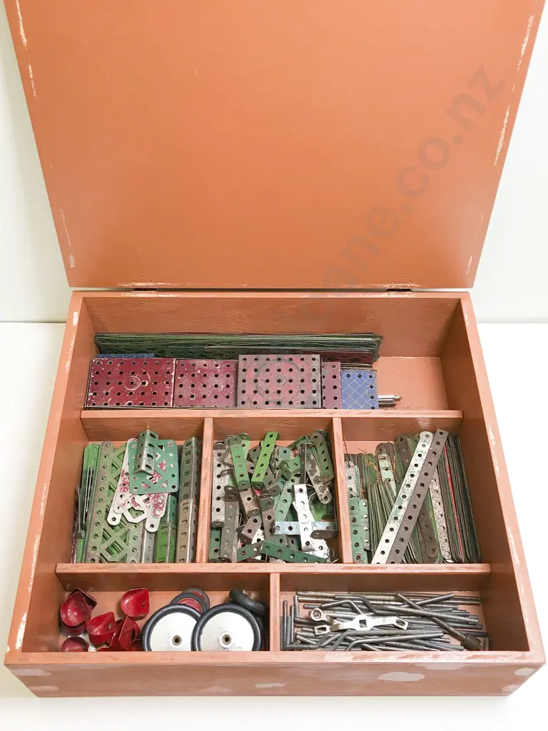 Qty Vintage Meccano Approx 8.5kgs Image 1++