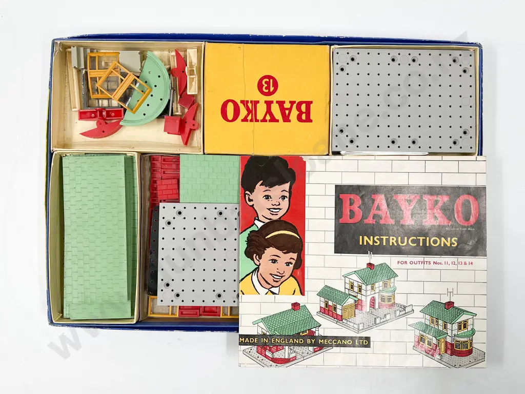 Boxed Bayko Building Outfit 13 Image 1++