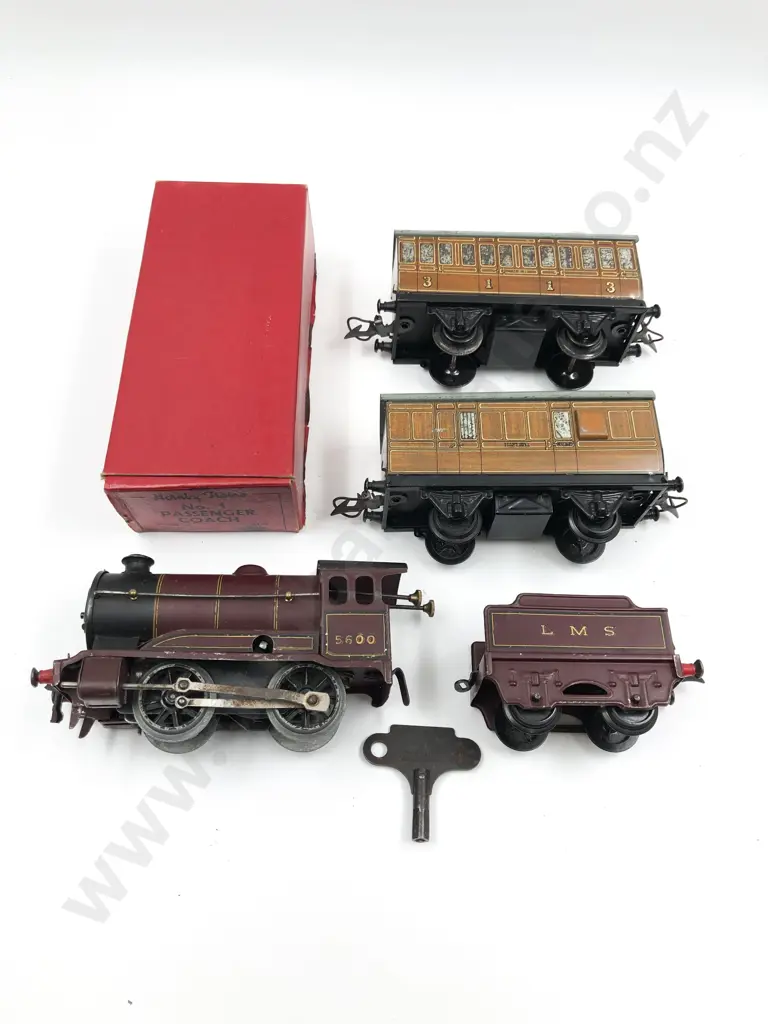 Hornby O Gauge Clockwork No501 Locomotive and Tender Image 1++