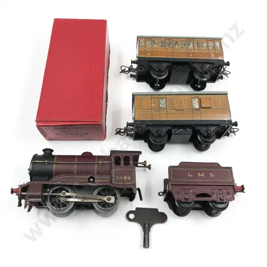 Hornby O Gauge Clockwork No501 Locomotive and Tender