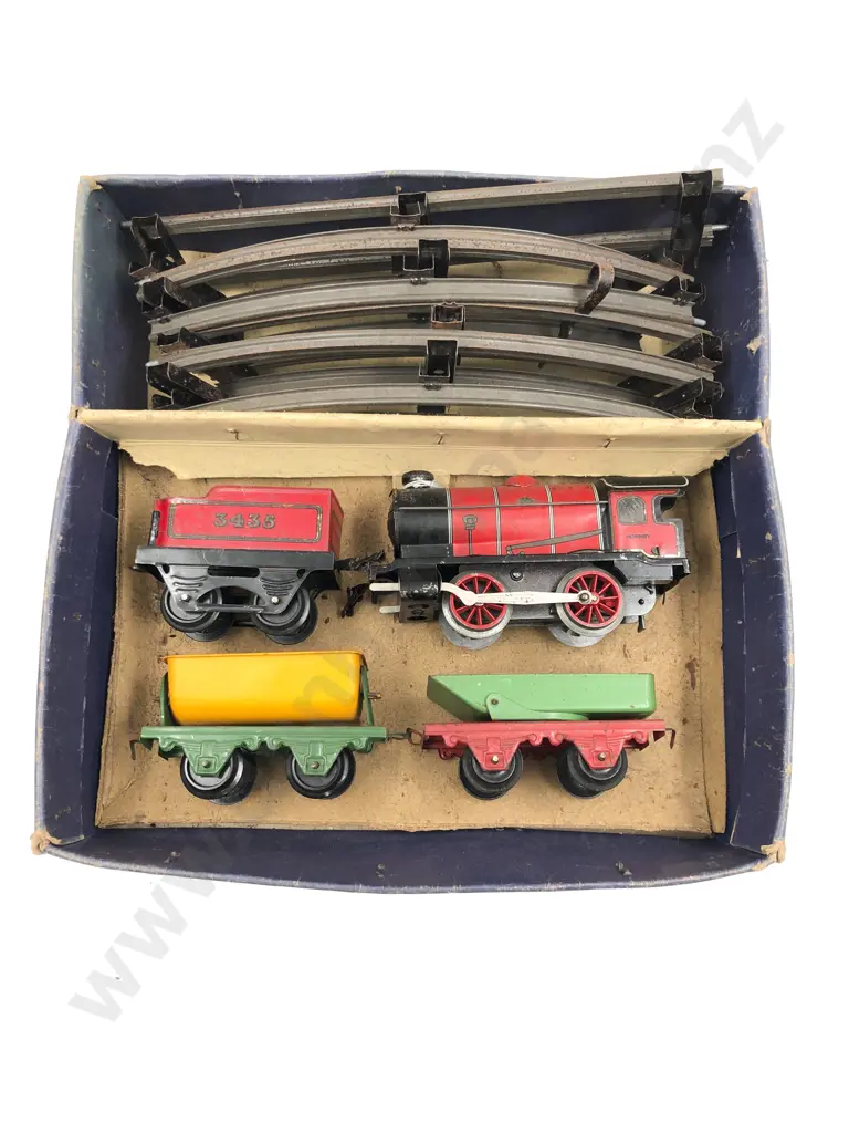 Hornby O Gauge Clockwork M1 Locomotive and Tender 3435 with four rolling stock wagons Image 1++