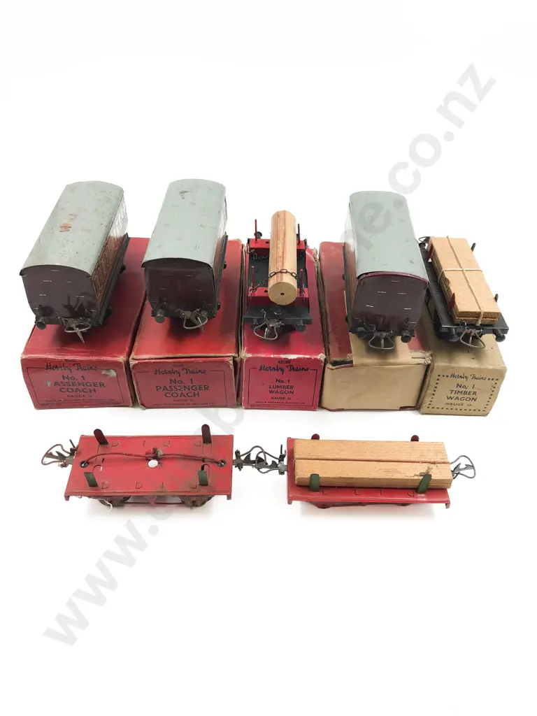 Hornby O Gauge Clockwork Three Passenger Coaches Image 1++