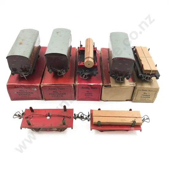 Hornby O Gauge Clockwork Three Passenger Coaches