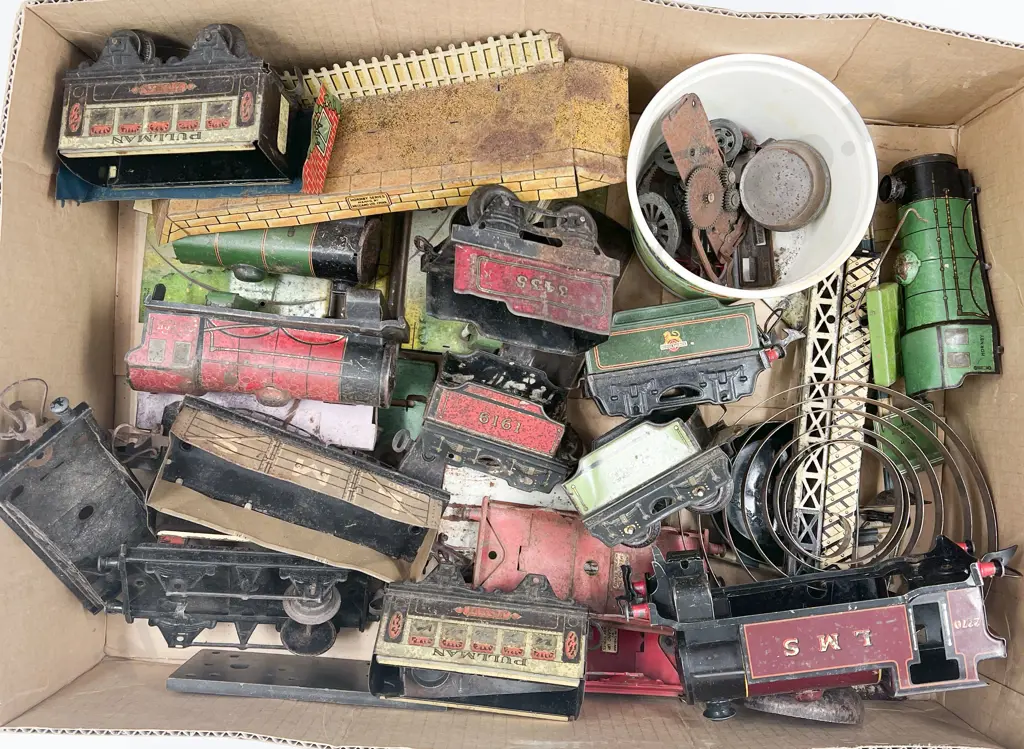 Hornby O Gauge Carton Qty Track and Qty Engines and Wagons Image 1++
